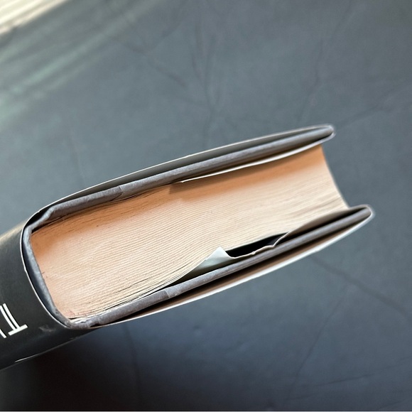 SIGNED - The Girl on The Train by Paula Hawkins | Fiction, Thriller | HC - Picture 6 of 9